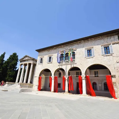 Loredana 11057 Pula
