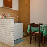 Loredana 11057 Πούλα