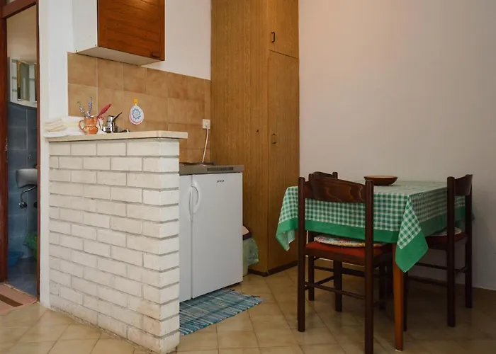 Loredana 11057 Pula